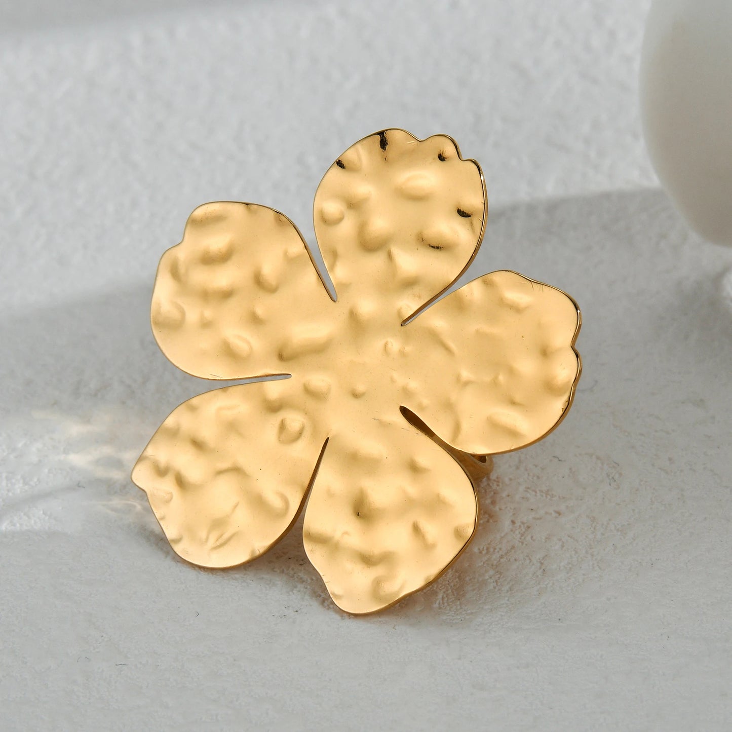 2024New Trendy 18K Gold-plated Flowers Ring For Women Stylish Vintage Stainless Steel Waterproof Jewelry Temperament Party Gifts
