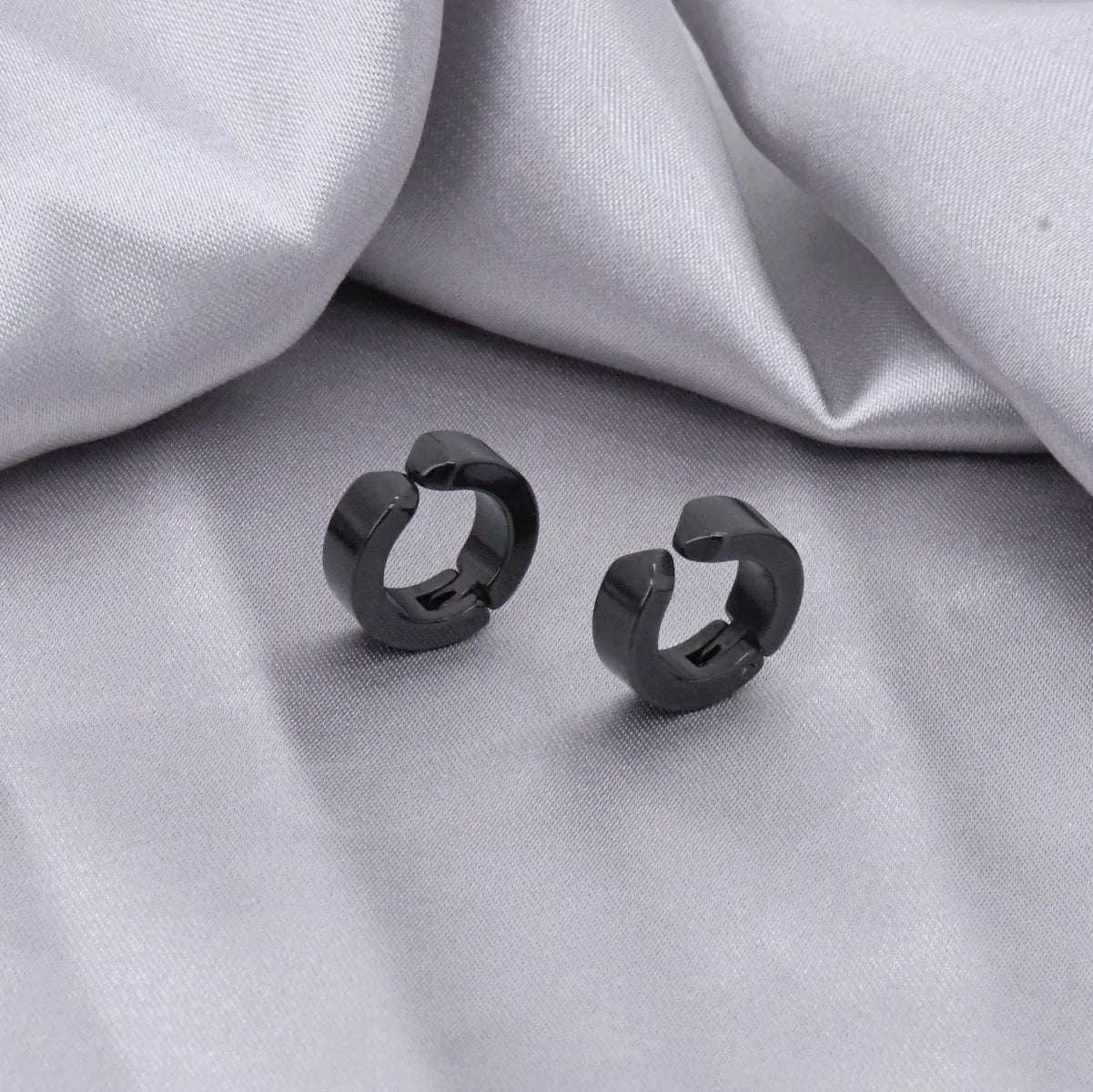 2pc Ear Clips Earrings Without Ear Holes Black Silvery Stainless Steel Buckle Simple Trend Men Women and Fashion Couple Gifts