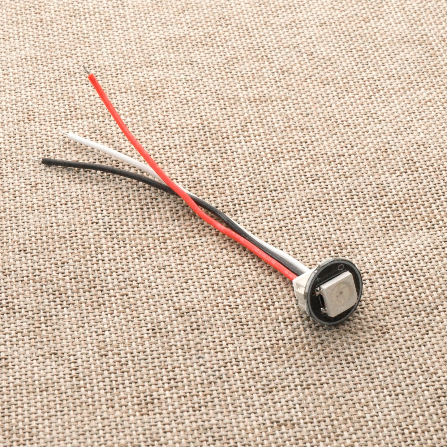 DIYsabers lightsaber-specific mini lamp can be used for accessories such as the metal rotating crystal room