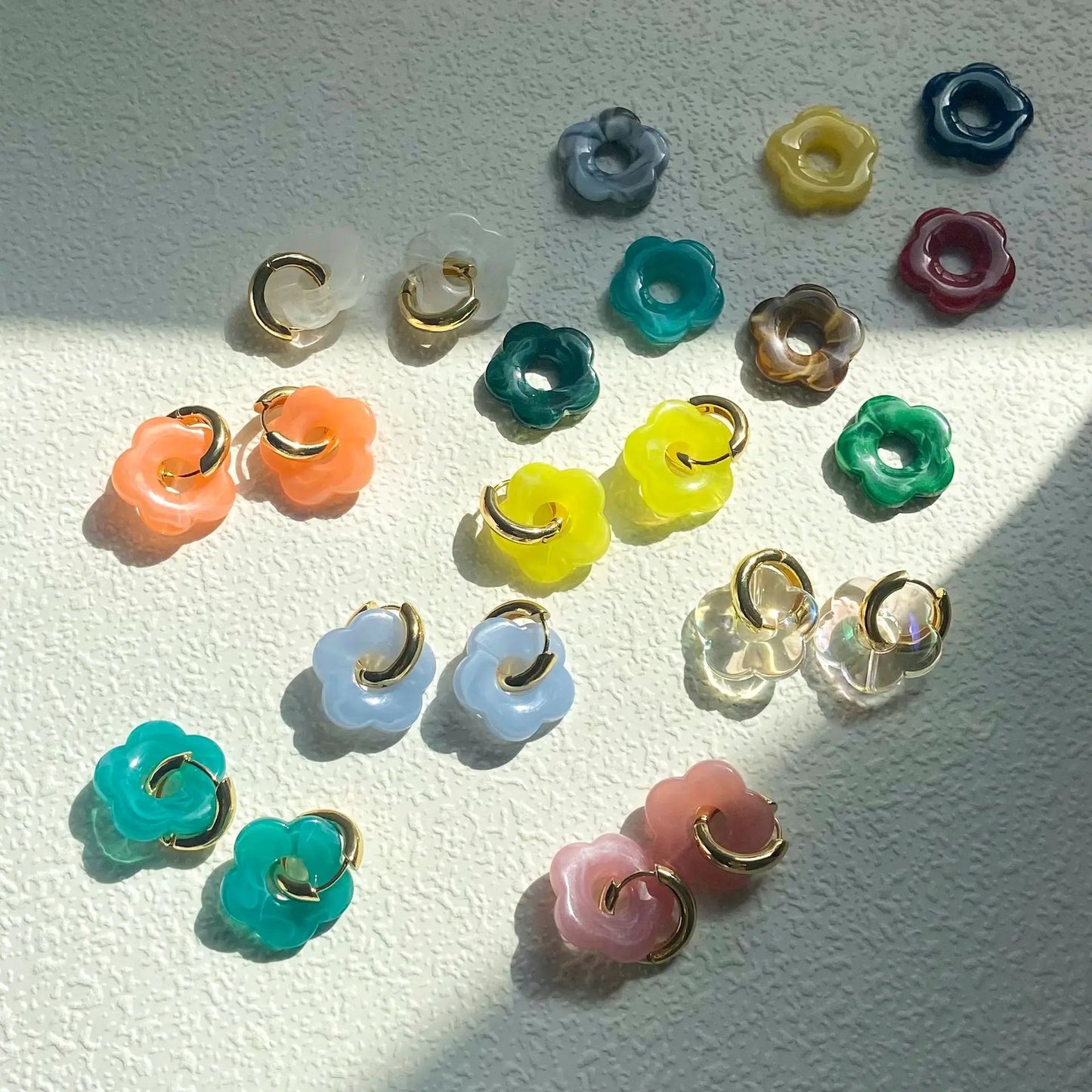 Colorful Flower Resin Acrylic Charms Earring Gold Color Circle Ear Buckle Hoop Earrings Fashion Jewelry for Women