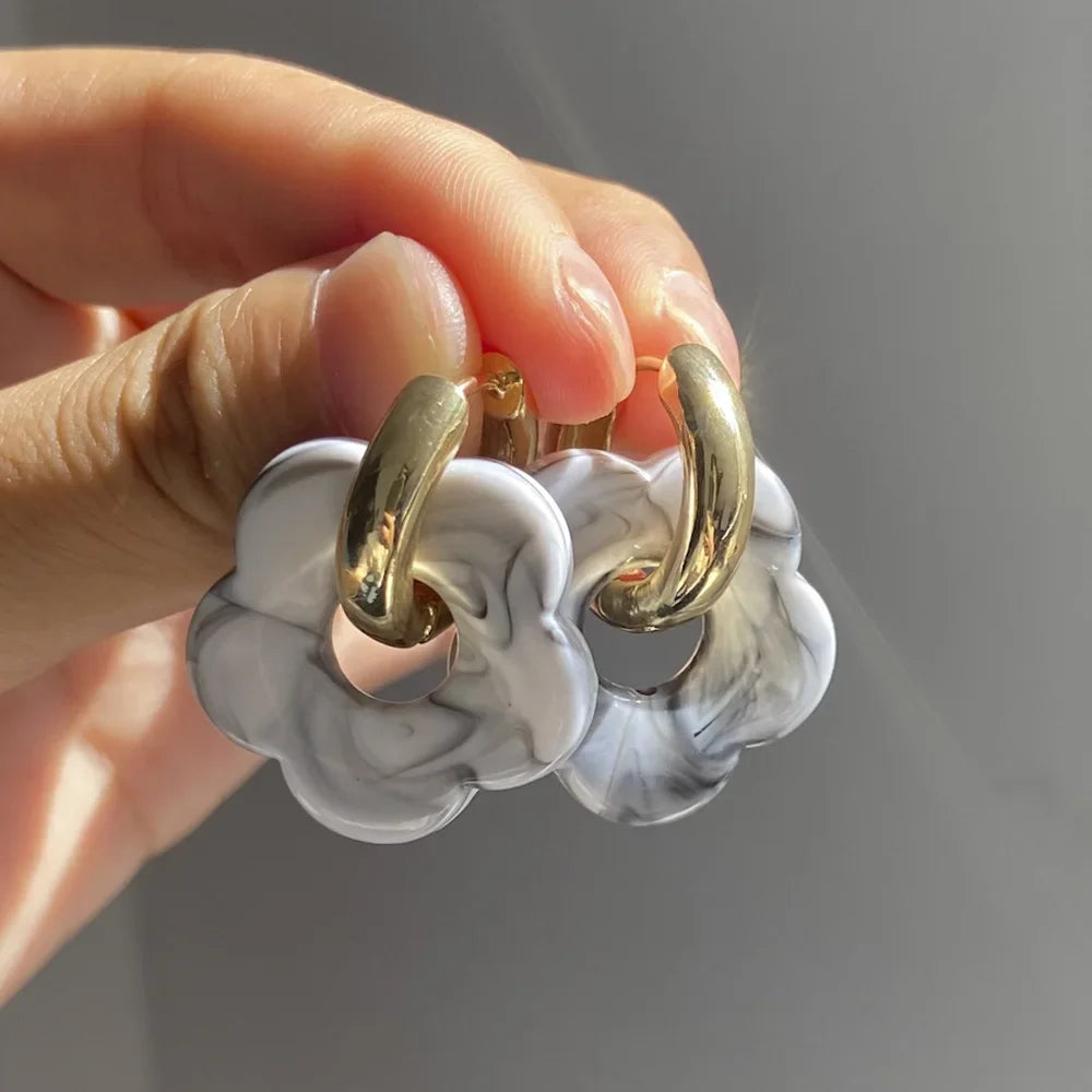 Colorful Flower Resin Acrylic Charms Earring Gold Color Circle Ear Buckle Hoop Earrings Fashion Jewelry for Women