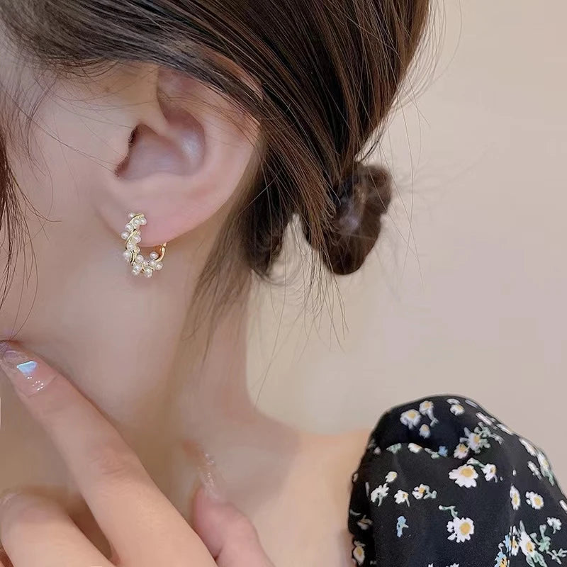 C Shaped Wrapped Pearl Earrings Simple and Versatile Elegant and Elegant Style Earrings